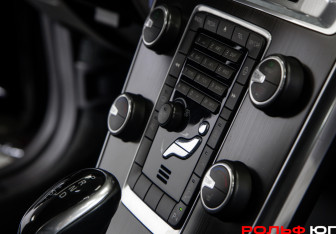 Подержанный автомобиль Volvo XC60 2014 года (12 фото)