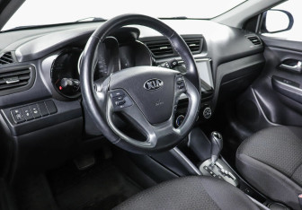 Подержанный автомобиль Kia Rio Hatchback 2016 года (6 фото)