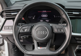 Подержанный автомобиль Audi A3 Hatchback 2021 года (17 фото)