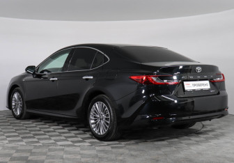Подержанный автомобиль Toyota Camry Sedan 2024 года (7 фото)