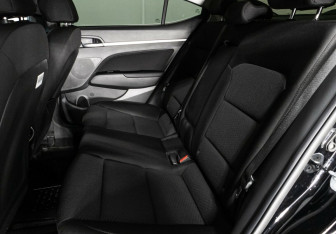 Подержанный автомобиль Hyundai Elantra Sedan 2020 года (11 фото)