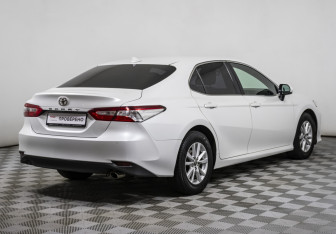 Подержанный автомобиль Toyota Camry Sedan 2018 года (5 фото)