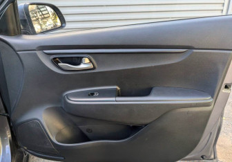 Подержанный автомобиль Kia Rio Hatchback 2021 года (25 фото)