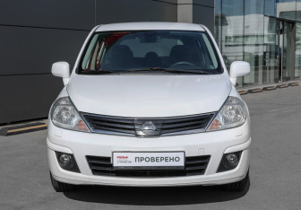 Подержанный автомобиль Nissan Tiida Hatchback 2012 года (2 фото)