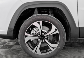 Новый Москвич 3 2025 (7 фото)