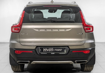 Подержанный автомобиль Volvo XC40 2019 года (6 фото)