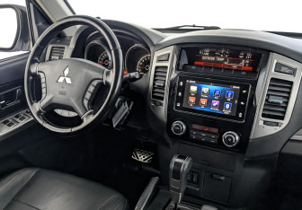 Подержанный автомобиль Mitsubishi Pajero 2017 года (30 фото)