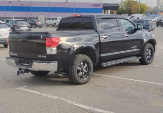 Подержанный автомобиль Toyota Tundra 2013 года (5 фото)
