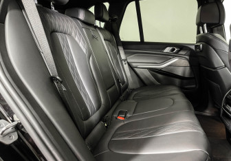 Подержанный автомобиль BMW X5 2021 года (14 фото)