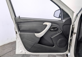 Подержанный автомобиль LADA (ВАЗ) Largus Wagon 2021 года (19 фото)