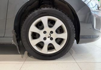 Подержанный автомобиль Peugeot 408 2013 года (17 фото)