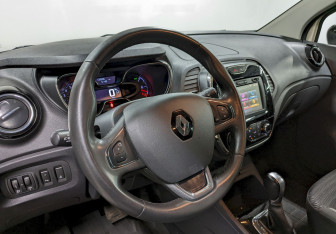 Подержанный автомобиль Renault Kaptur 2019 года (13 фото)
