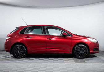 Подержанный автомобиль Citroen C4 Hatchback 2013 года (4 фото)