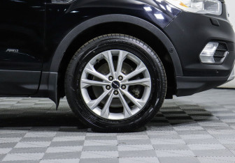 Подержанный автомобиль Ford Kuga 2017 года (5 фото)