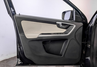Подержанный автомобиль Volvo XC60 2016 года (19 фото)