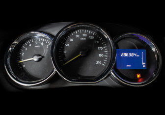 Подержанный автомобиль Renault Duster 2015 года (12 фото)