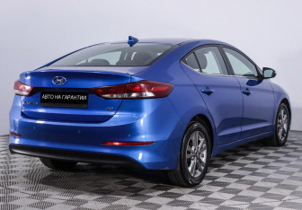 Подержанный автомобиль Hyundai Elantra Sedan 2017 года (3 фото)