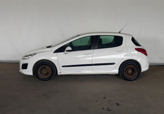 Подержанный автомобиль Peugeot 308 Hatchback 2011 года (4 фото)