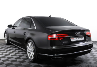 Подержанный автомобиль Audi A8 2016 года (7 фото)