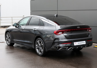 Подержанный автомобиль Kia K5 2021 года (7 фото)