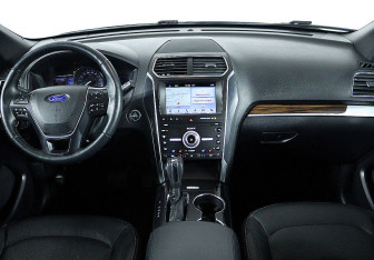 Подержанный автомобиль Ford Explorer 2018 года (9 фото)