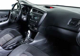 Подержанный автомобиль Kia Ceed Hatchback 2017 года (31 фото)