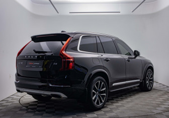 Подержанный автомобиль Volvo XC90 2015 года (5 фото)