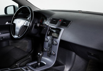 Подержанный автомобиль Volvo C30 2012 года (9 фото)