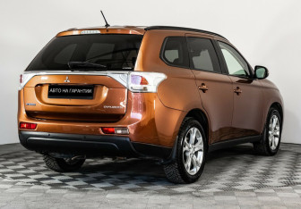 Подержанный автомобиль Mitsubishi Outlander 2012 года (3 фото)