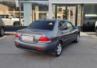 Подержанный автомобиль Mitsubishi Lancer Sedan 2005 года (5 фото)