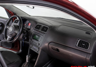 Подержанный автомобиль Volkswagen Polo Sedan 2013 года (9 фото)