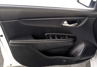 Подержанный автомобиль Kia Rio Sedan 2020 года (19 фото)