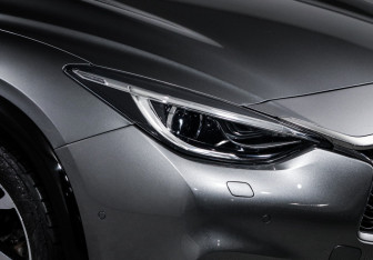 Подержанный автомобиль Infiniti Q30 2017 года (17 фото)