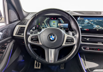 Подержанный автомобиль BMW X5 2023 года (22 фото)