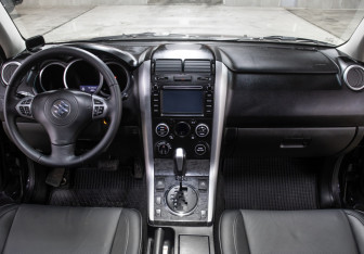 Подержанный автомобиль Suzuki Grand Vitara 2011 года (14 фото)