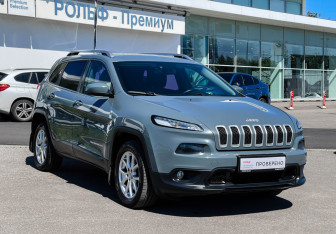Подержанный автомобиль Jeep Cherokee 2014 года (3 фото)