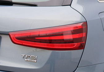 Подержанный автомобиль Audi Q3 2013 года (23 фото)