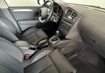 Подержанный автомобиль Citroen C4 Hatchback 2011 года (10 фото)