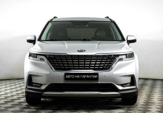 Подержанный автомобиль Kia Carnival 2021 года (2 фото)