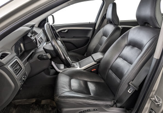 Подержанный автомобиль Volvo XC70 2014 года (20 фото)