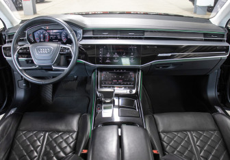 Подержанный автомобиль Audi A8 2019 года (14 фото)