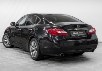 Подержанный автомобиль Infiniti M Sedan 2013 года (7 фото)