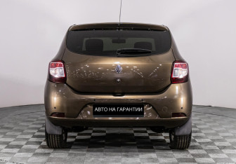 Подержанный автомобиль Renault Sandero 2018 года (4 фото)