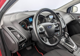 Подержанный автомобиль Ford Focus Hatchback 2012 года (20 фото)