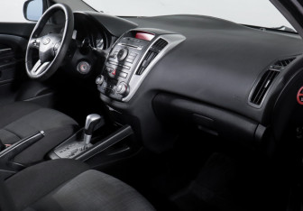 Подержанный автомобиль Kia Ceed Hatchback 2010 года (9 фото)