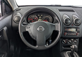 Подержанный автомобиль Nissan Qashqai 2013 года (22 фото)