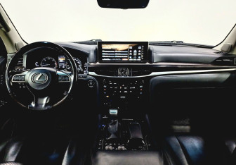 Подержанный автомобиль Lexus LX 2016 года (12 фото)