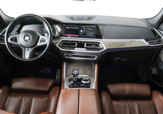 Подержанный автомобиль BMW X6 2022 года (11 фото)