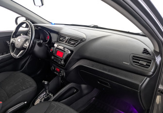 Подержанный автомобиль Kia Rio Sedan 2013 года (13 фото)