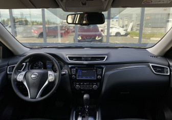 Подержанный автомобиль Nissan X-Trail 2016 года (12 фото)